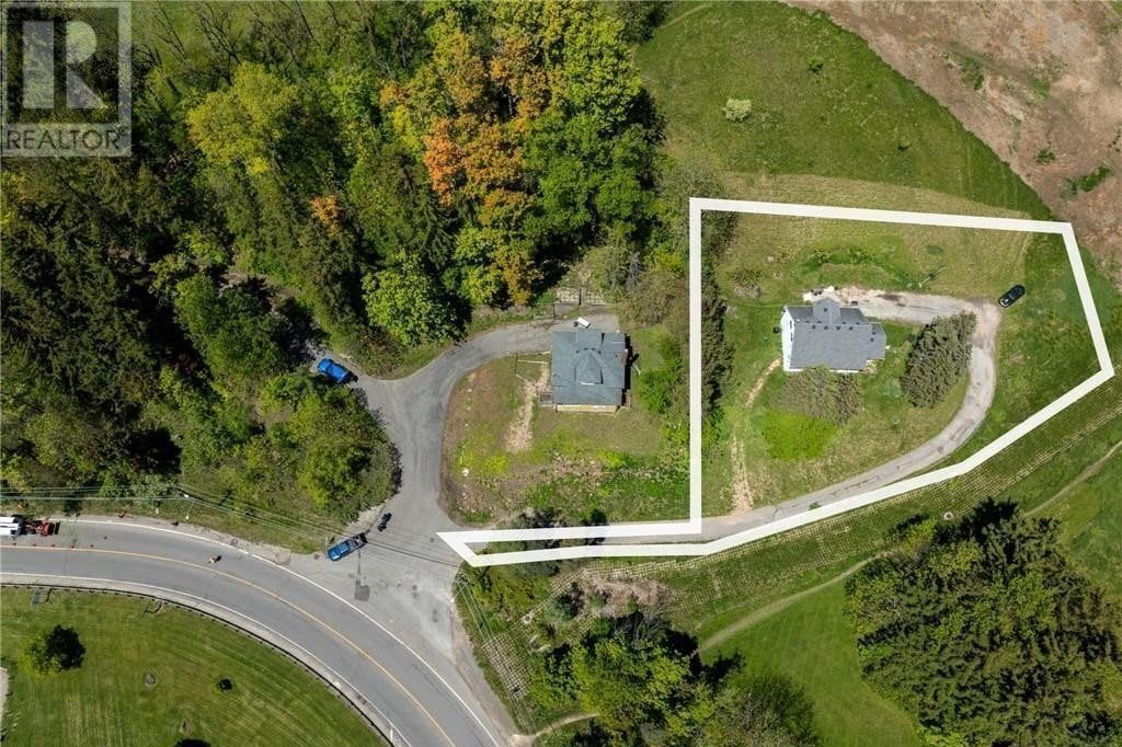 Studio home for sale in Hamilton — 193 Mill Street South (Photo 1)