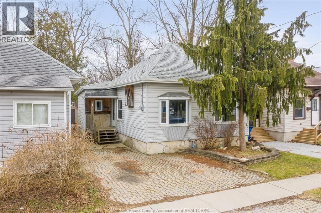 3-bedroom home for sale in Chatham-kent — 194 Harvey Street (Photo 1)