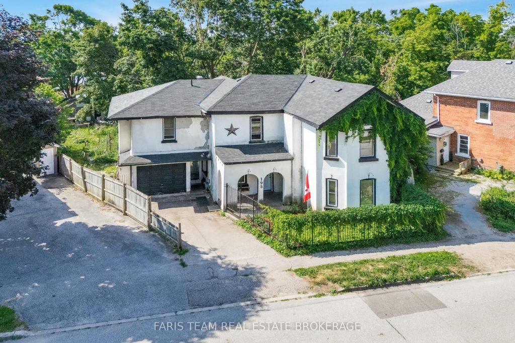 6-bedroom detached home for sale in Simcoe — 195 Nottawasaga Street (Photo 1)