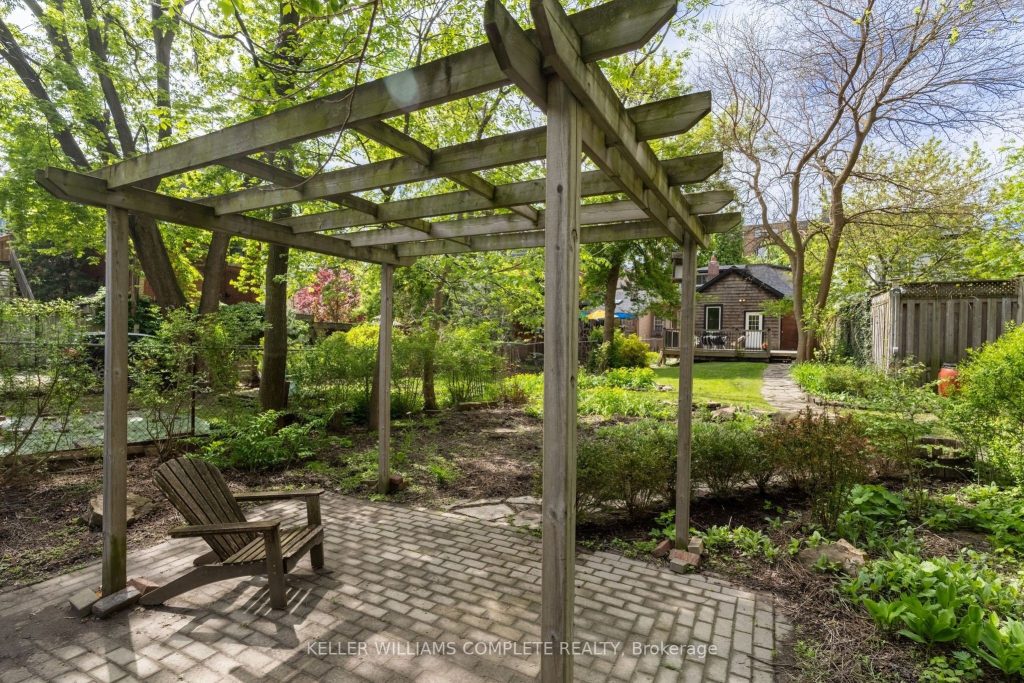 3-bedroom detached home for sale in Hamilton — 198 Duke Street (Photo 1)
