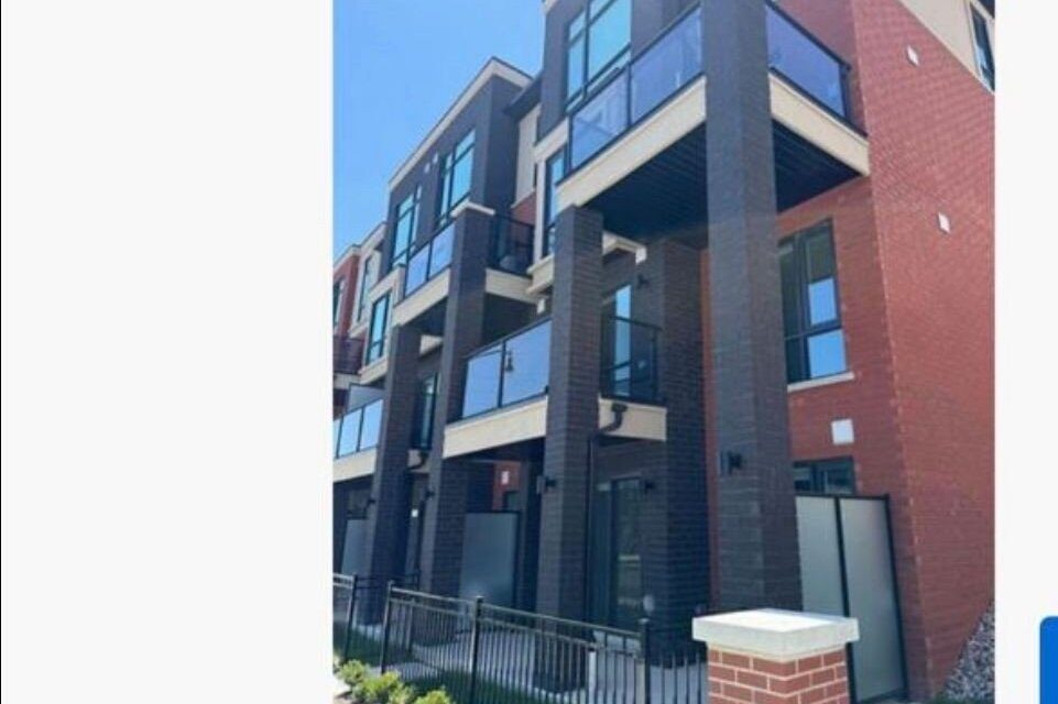 2-bedroom condo townhouse for rent in Brampton — 19 - 35 Romilly Avenue (Photo 1)
