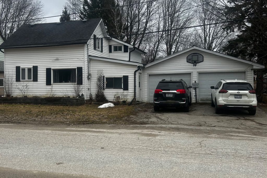 3-bedroom detached home for sale in Grey County — 19 Margaret Street (Photo 1)