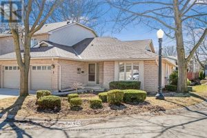 4-bedroom condo townhouse for sale in Middlesex — 1 - 70 Glenroy Road