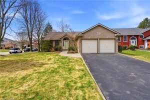 4-bedroom home for sale in Brantford — 1 Daffodil Court