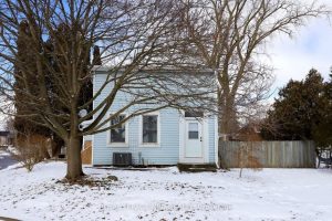 5-bedroom detached home for sale in Brant — 1 John Avenue