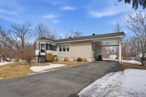 2-bedroom home for sale in Champlain — 2011 Sandy Hill Road