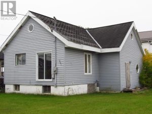 3-bedroom home for sale in Geraldton — 201 Fourth Avenue