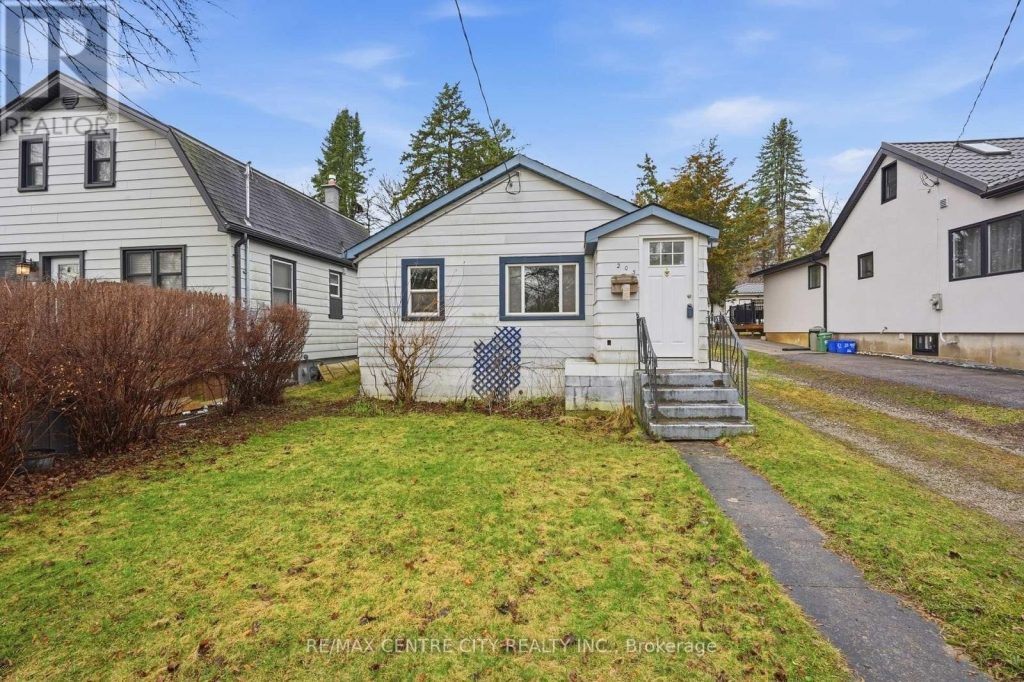 2-bedroom home for sale in London East — 205 Emerson Avenue (Photo 1)