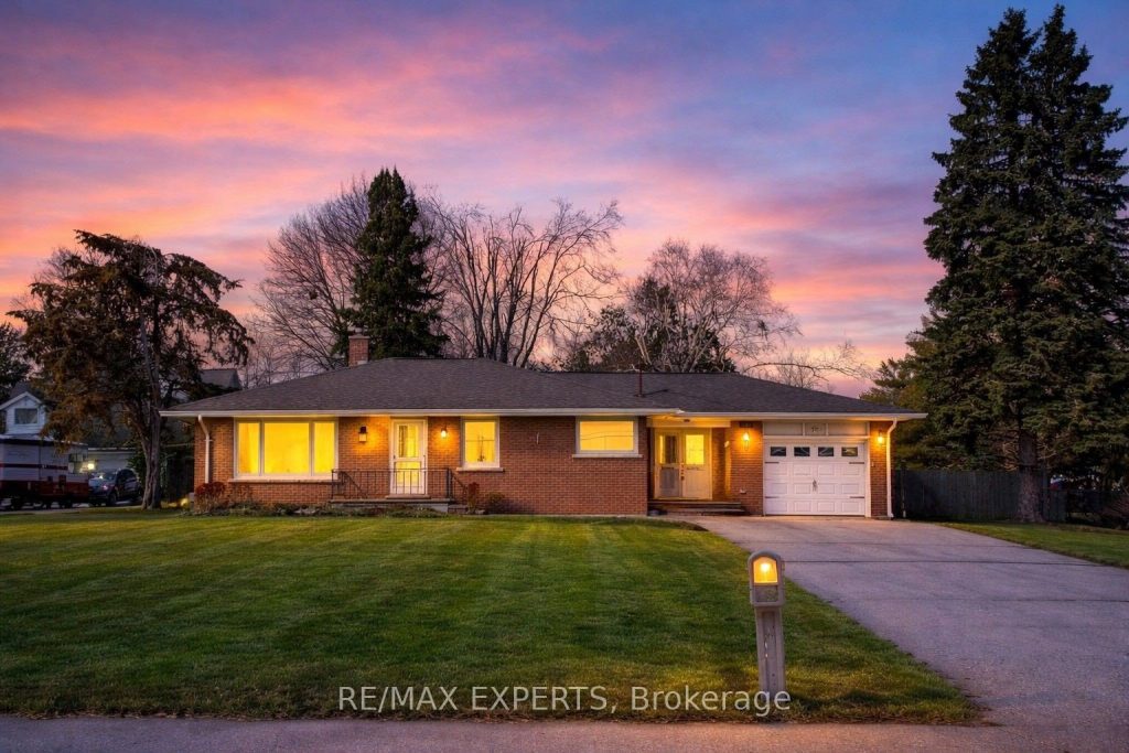 3-bedroom detached home for sale in Simcoe — 2088 Killarney Beach Road (Photo 1)