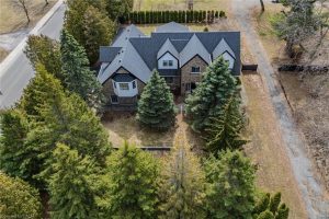 5-bedroom home for sale in Simcoe — 208 Victoria Street