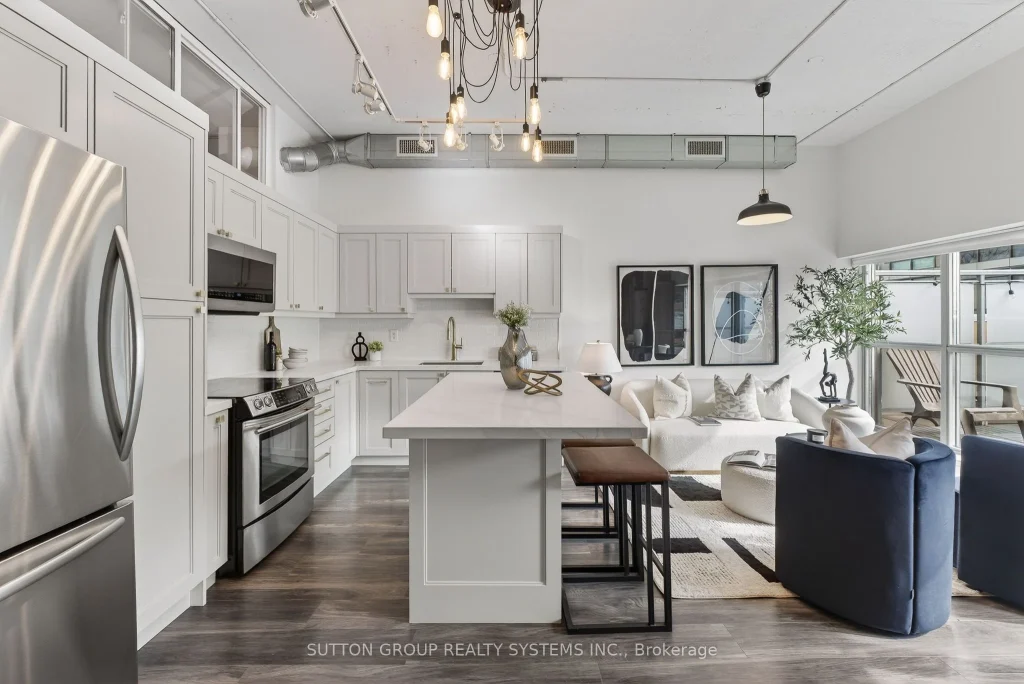 1-bedroom condo apartment for sale in Toronto — 211 - 2 Fieldway Road (Photo 1)