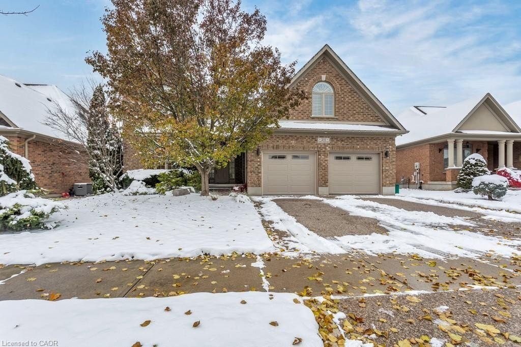 4-bedroom home for sale in Kitchener — 211 Terrace Wood Crescent (Photo 1)