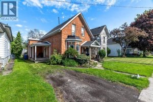3-bedroom home for sale in Chatham — 215 Grand Avenue East