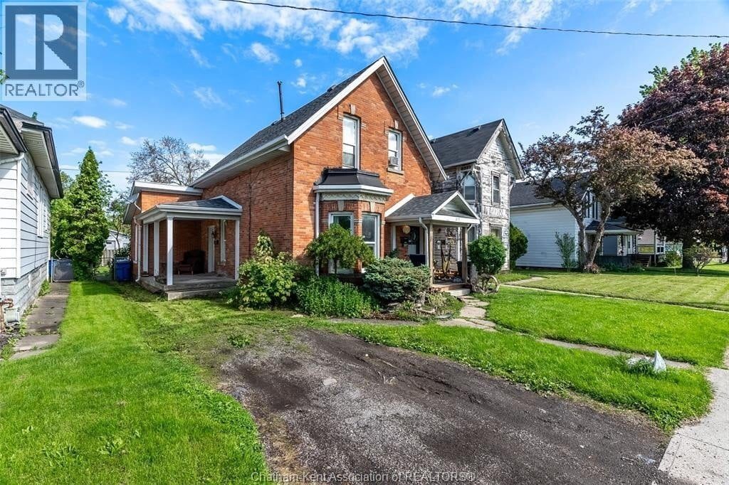 3-bedroom home for sale in Chatham — 215 Grand Avenue East (Photo 1)