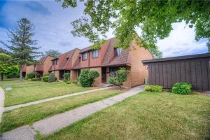 3-bedroom home for sale in Kitchener — 21 - 112 Kingswood Drive