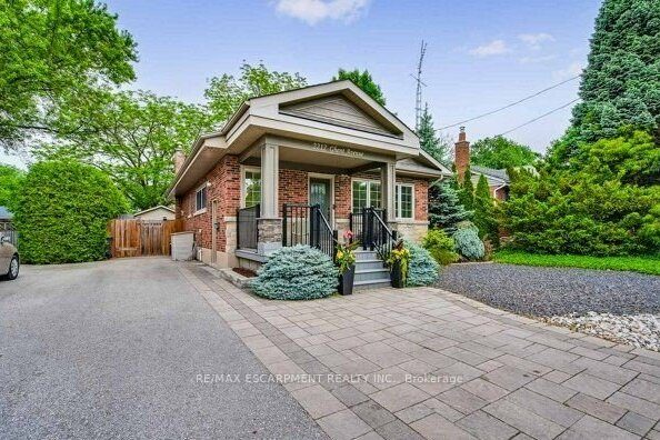1-bedroom detached home for rent in Burlington — 2217 Ghent Avenue (Photo 1)