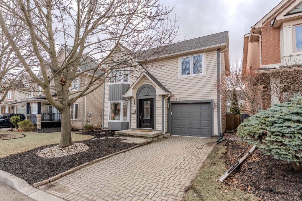 3-bedroom detached home for sale in Halton — 2218 Bluegrass Lane (Photo 1)