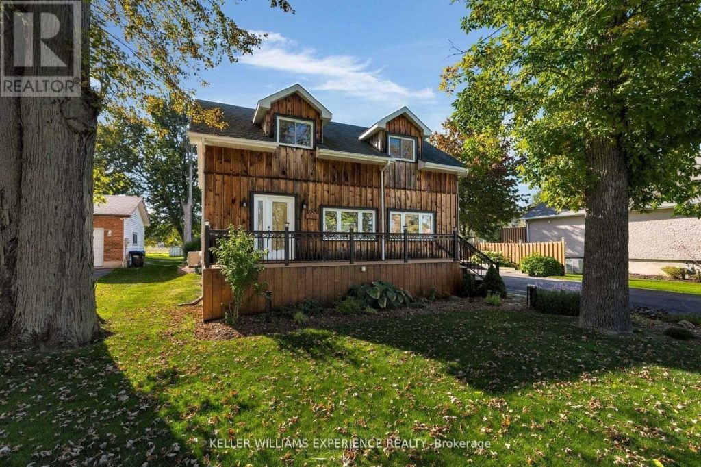 3-bedroom detached home for sale in Simcoe — 228 Bayshore Road (Photo 1)