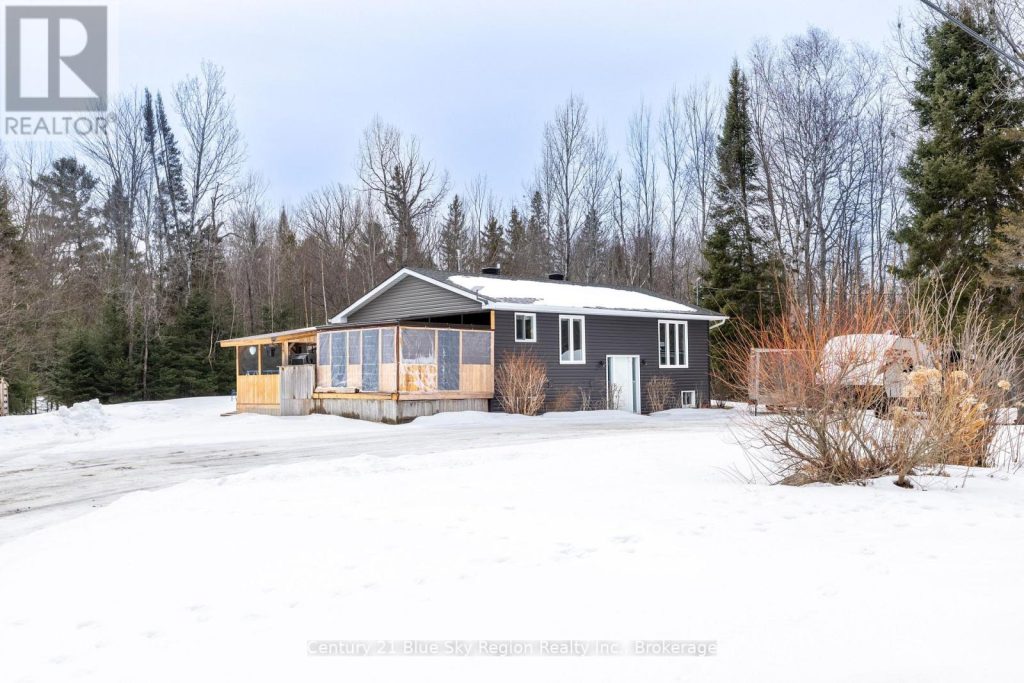 3-bedroom detached home for sale in Parry Sound — 229 Lindquist Line (Photo 1)