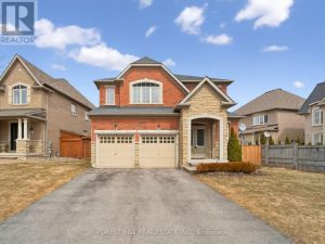 4-bedroom home for sale in Richmond Hill — 22 Mccombe Lane