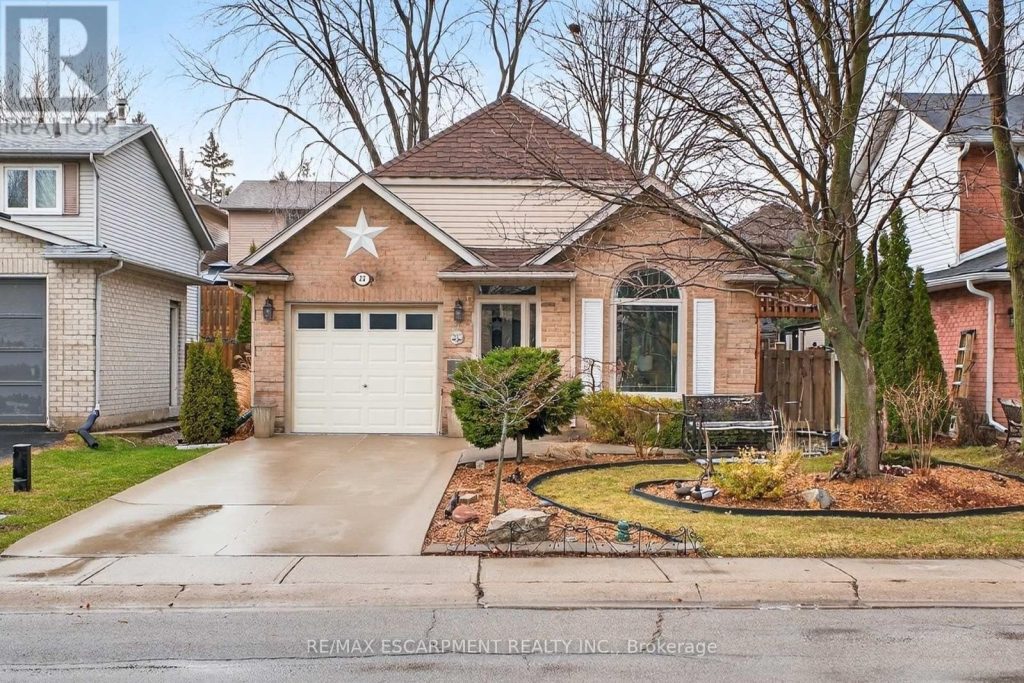 3-bedroom detached home for sale in Hamilton — 22 Novoco Drive (Photo 1)
