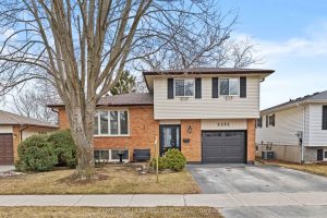 3-bedroom detached home for sale in Peterborough — 23 Colbourne Street W