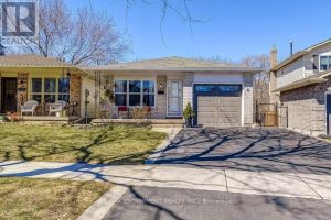 3-bedroom home for sale in Burlington — 2405 Malcom Crescent