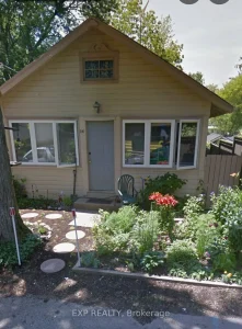2-bedroom detached home for sale in Niagara — 240 Lincoln Road W