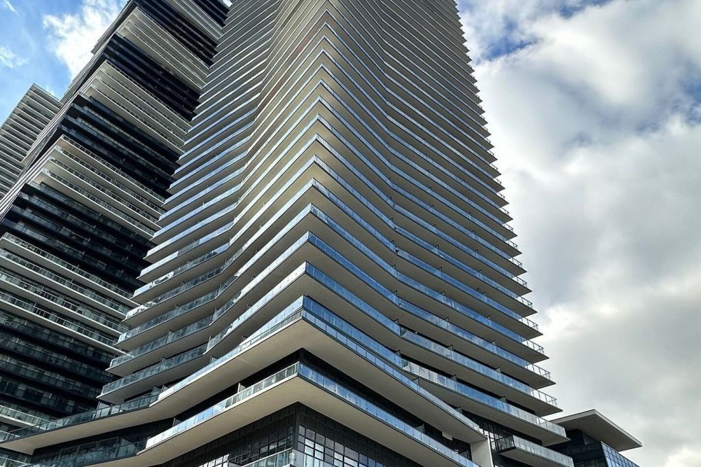 1-bedroom condo apartment for rent in Toronto — 2412 - 38 Annie Craig Drive (Photo 1)