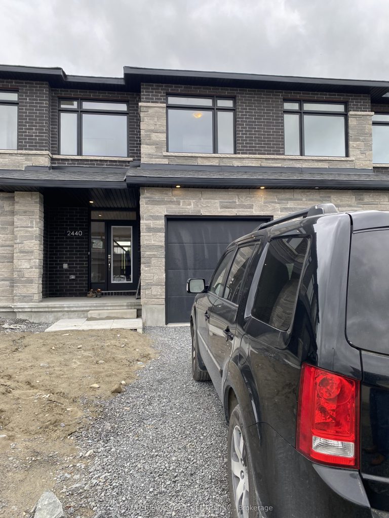 3-bedroom att/row/townhouse for rent in Markham — 2440 Goldhawk Road (Photo 1)