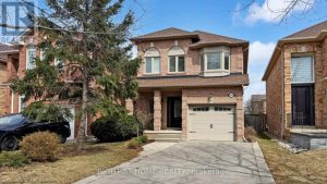 4-bedroom home for sale in Oakville — 2499 Logan Avenue