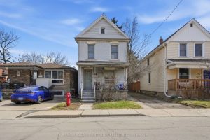 3-bedroom detached home for sale in Hamilton — 250 Rosslyn Avenue N