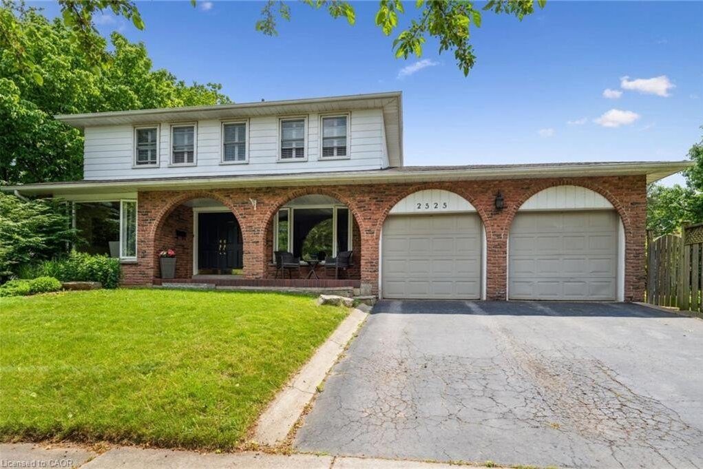 4-bedroom home for sale in Oakville — 2525 Woburn Crescent (Photo 1)