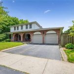 4-bedroom home for sale in Oakville — 2525 Woburn Crescent (Photo 2)