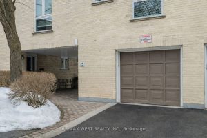 1-bedroom condo townhouse for sale in Toronto — 25 Proudbank Millway N/a