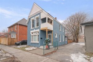 4-bedroom home for sale in Brantford — 276 Dalhousie Street