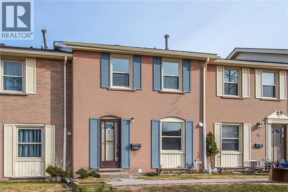 3-bedroom row / townhouse for sale in Kitchener — 27 Queenston Drive (Photo 1)