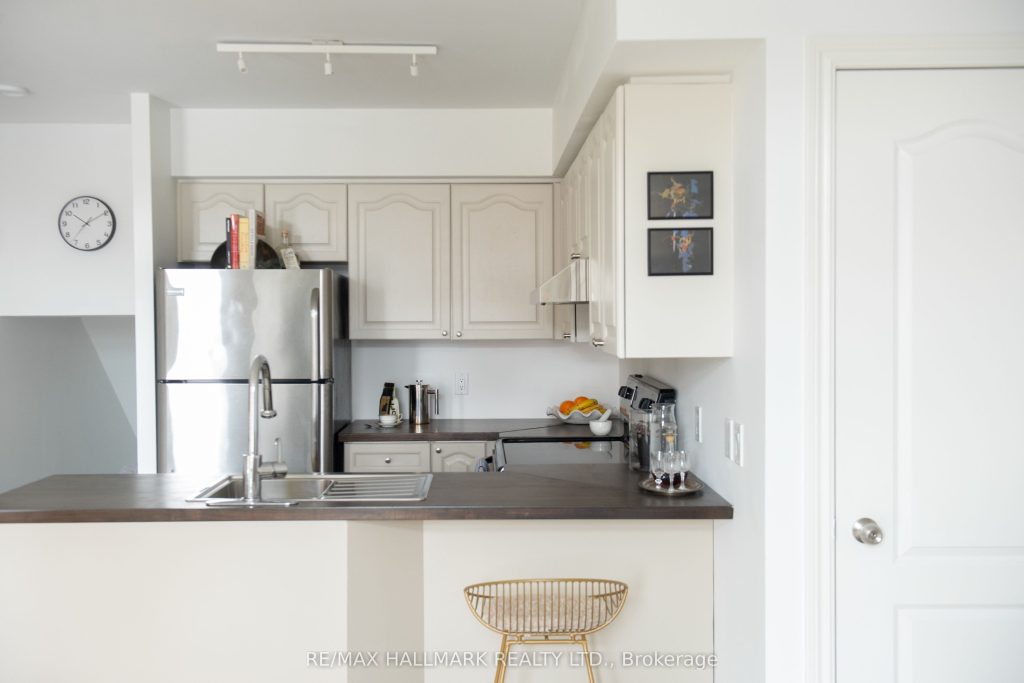 2-bedroom condo townhouse for sale in Toronto — 27 Sudbury Street (Photo 1)