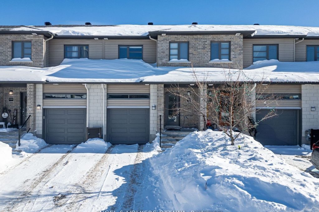 3-bedroom att/row/townhouse for rent in Carleton Place — 284 Munro Street (Photo 1)