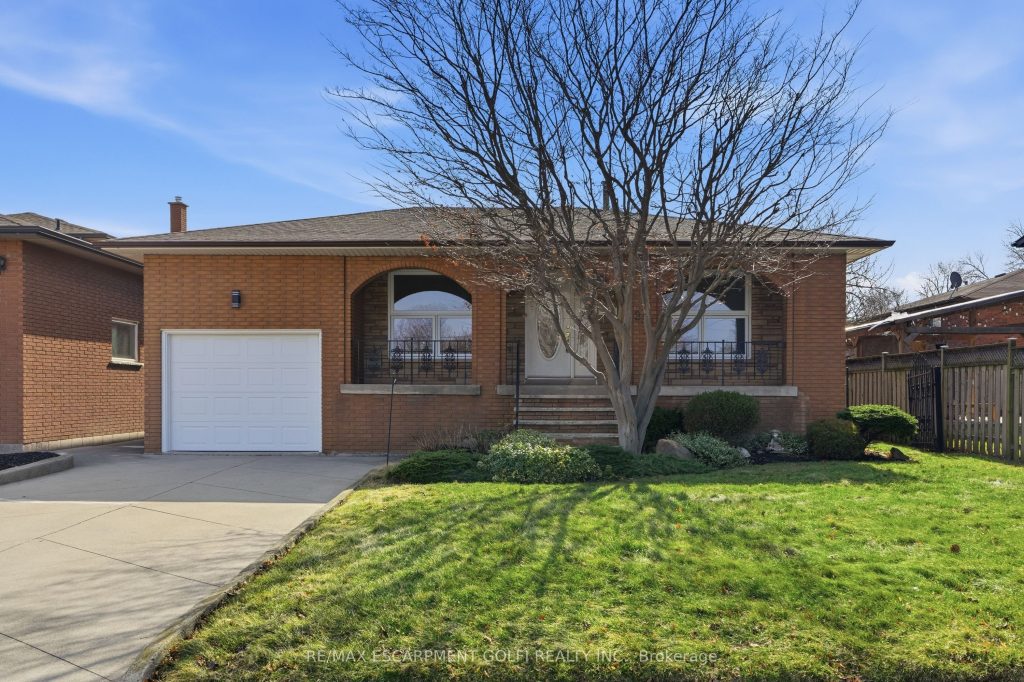 3-bedroom detached home for sale in Hamilton — 288 Eastdale Boulevard (Photo 1)