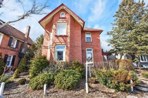 3-bedroom detached home for sale in Simcoe — 28 Queen Street
