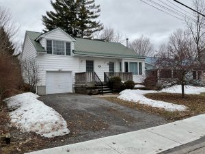 3-bedroom detached home for sale in Lanark — 294 St George Street
