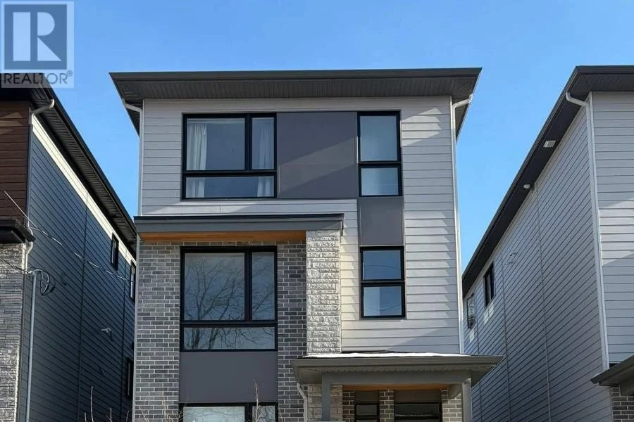 2-bedroom home for rent in Ottawa — 2 - 304 Elmgrove Avenue (Photo 1)