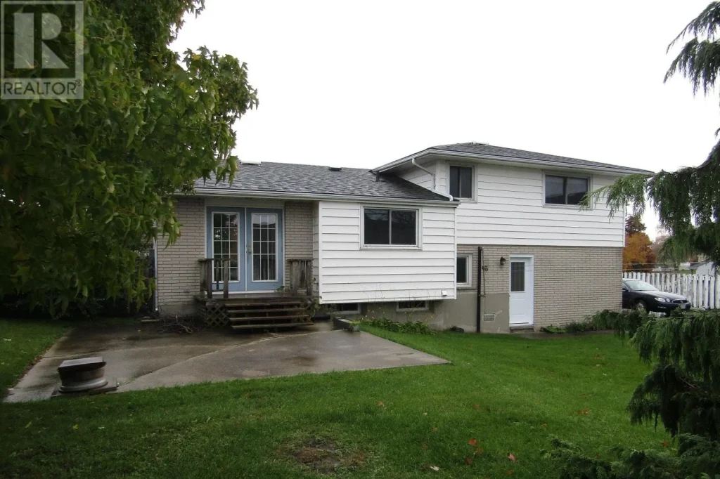3-bedroom home for rent in Kincardine — 2 - 368 Princes Street South (Photo 1)