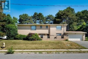 4-bedroom home for sale in Toronto — 2 Royal Oak Drive