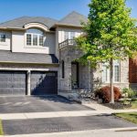4-bedroom detached home for sale in Halton — 3006 Lower Base Line W (Photo 3)