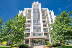 1-bedroom condo apartment for sale in Hamilton — 302 - 90 Charlton Avenue W