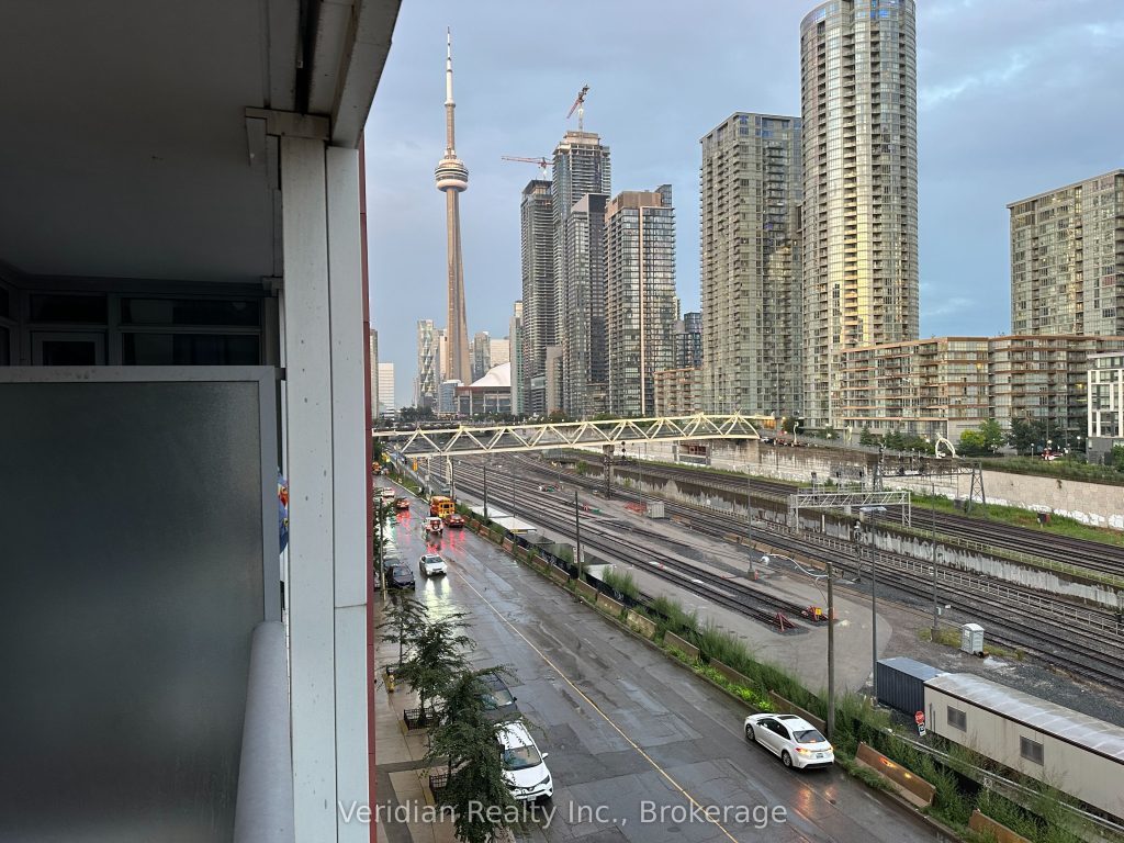1-bedroom condo apartment for sale in Toronto — 306E - 576 Front Street (Photo 1)