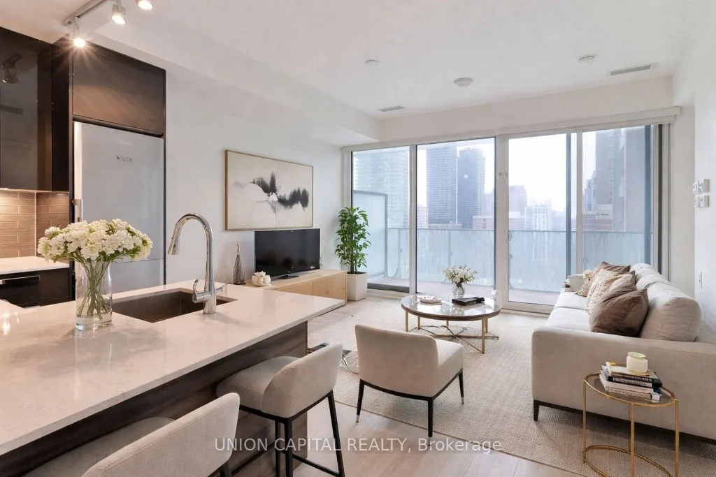 1-bedroom condo apartment for rent in Toronto — 3106 - 3 Gloucester Street (Photo 1)