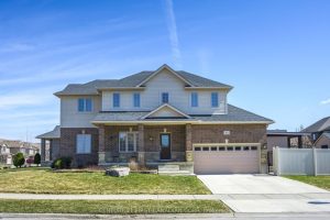 4-bedroom detached home for sale in Middlesex — 3173 Singleton Avenue